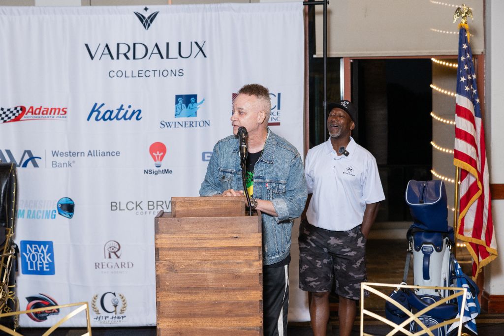 Christopher 'Kid' Reid of Kid 'n Play speaking at the podium at the awards banquet